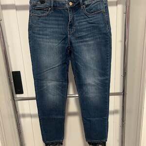 White House Black Market Mid-Rise Everyday Soft Denim Slim Jeans